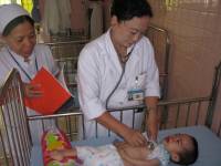 DÙ VẤT VẢ NHƯNG NGƯỜI MẸ NHIỀU CON  VẪN CƯỜI TƯƠI